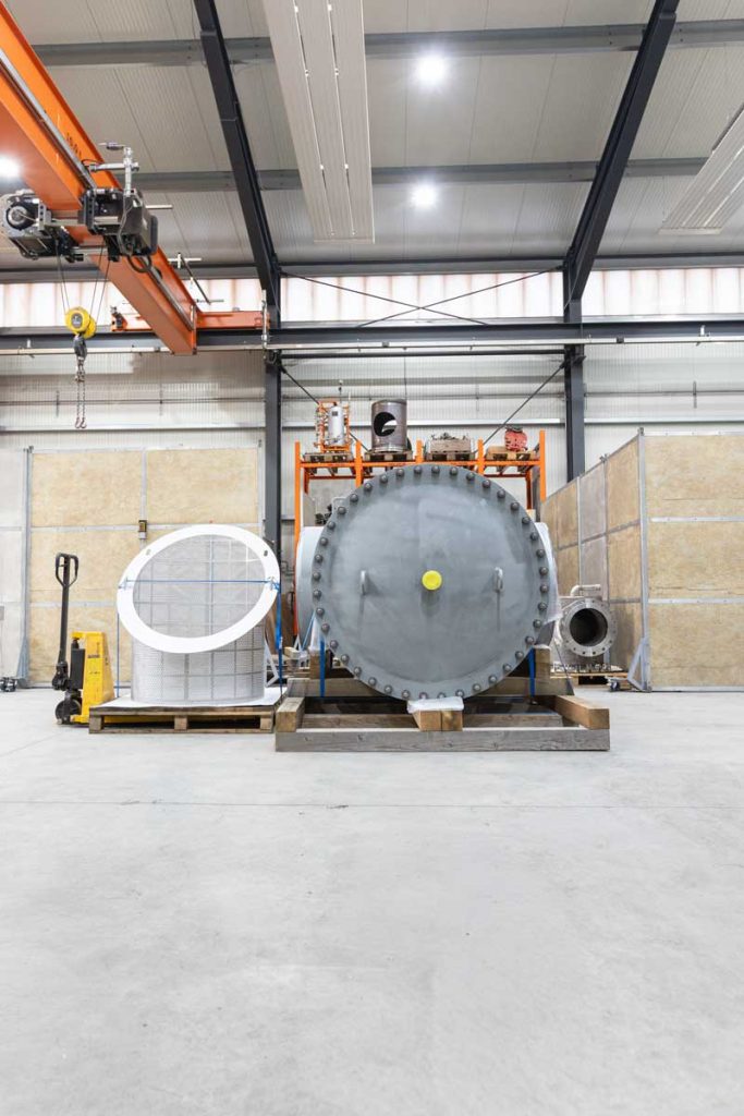 Siebkorbfilter Typ SKF DN900 PN40 aus Stahl, großes Filtergehäuse in Behälterbauweise aus dem eigenen Filterbau