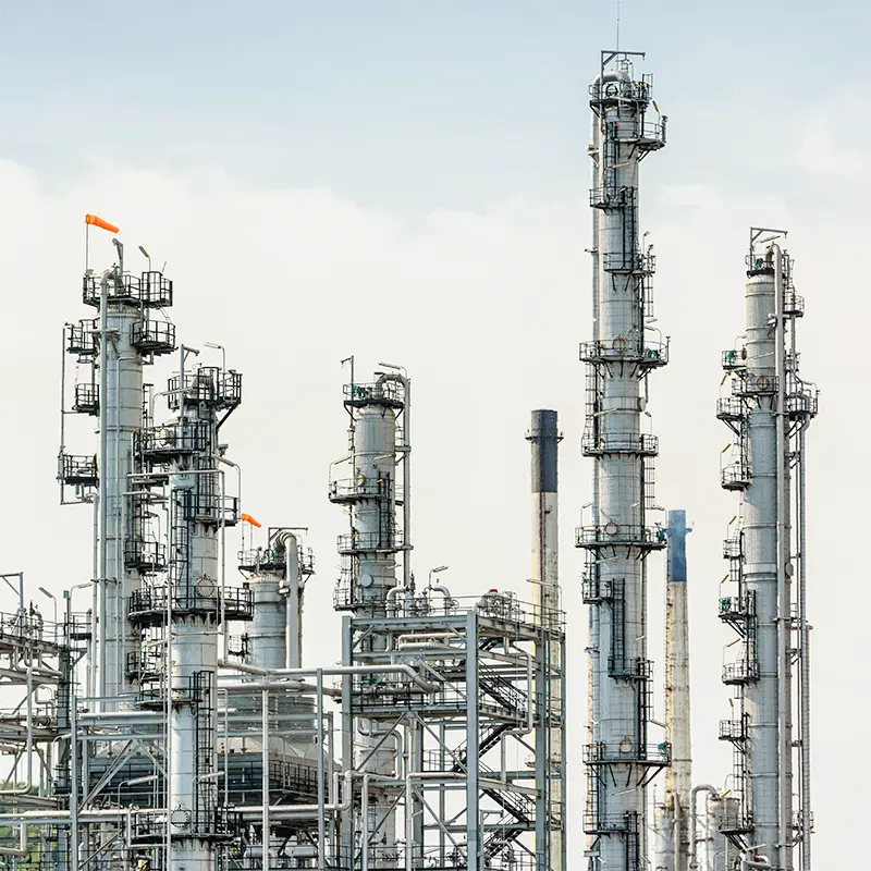 Chemie und Petrochemie mit Säuren und Laugen als Einsatzbereich für Chemikalienfilter
