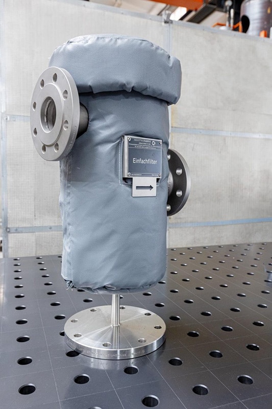 Hochtemperatur-Isolierkissen IFS-PLAST25 als maßgefertigte Industrieisolierung für Siebkorbfilter, Einfach- und Doppelfilter, Y-Schmutzfänger, Flansche, Armaturen und Kessel