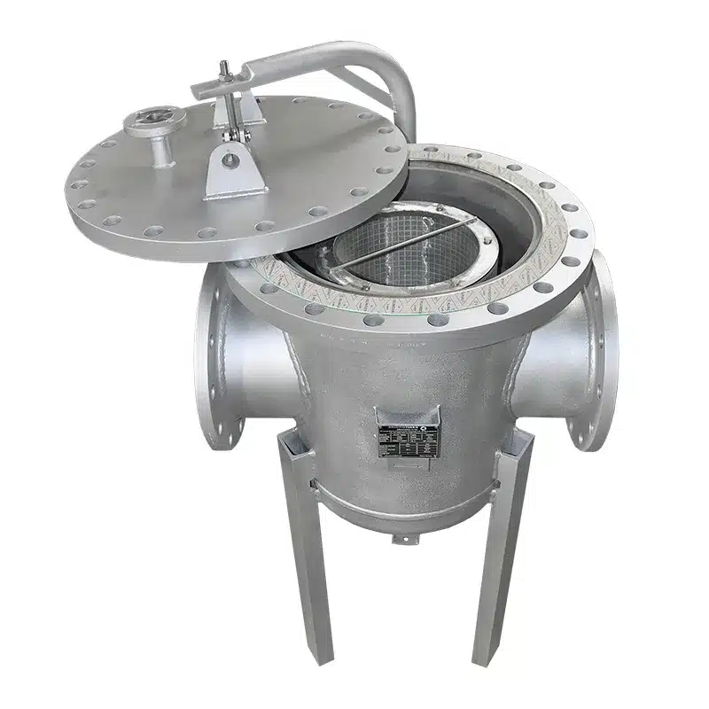 Siebkorbfilter Typ SKF DN250 aus Edelstahl mit Schwenk- und Hebearm am Deckel, geöffnet mit Blick auf Dichtung und Filterkorb
