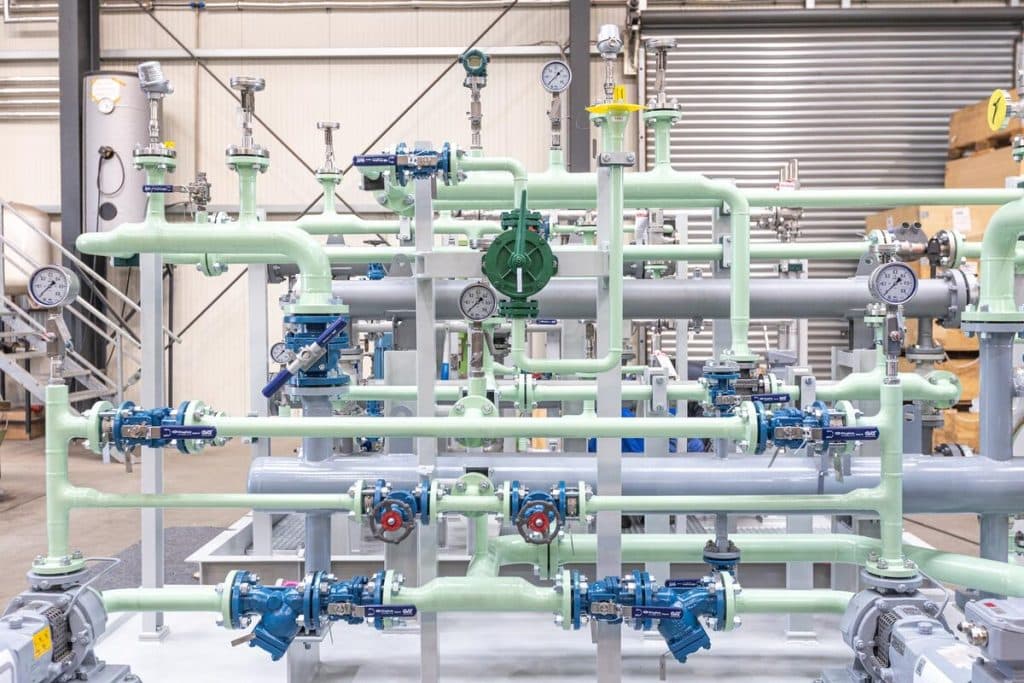 Armaturenstation mit Rohrleitungen, Kugelhahn und Manometer: Industriefilter für Chemie, Petrochemie, Ölindustrie sowie Wasser- und Abwasserindustrie